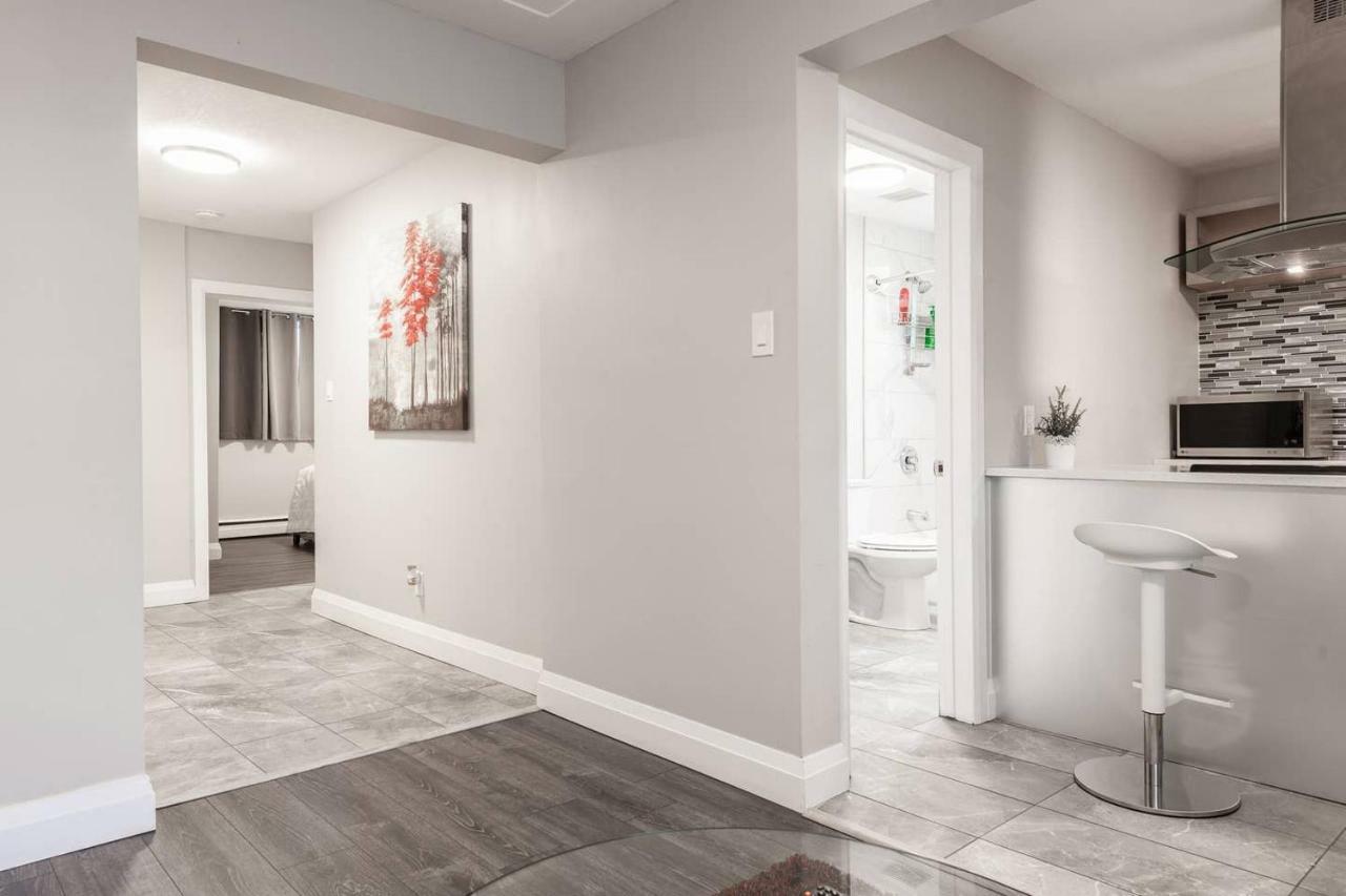 ENTIRE 2 BEDROOM APARTMENT UPTOWN WATERLOO - e1 Waterloo Exterior foto